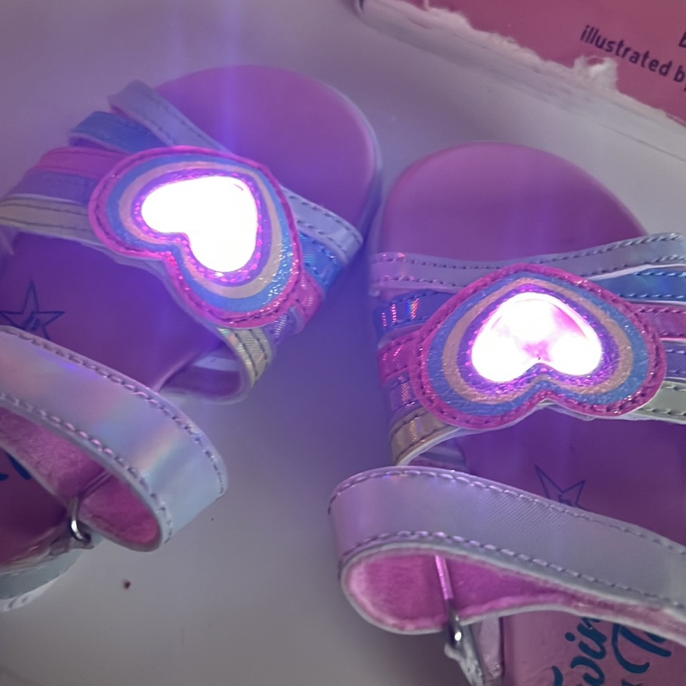 Twinkle Toes: Rainbow Shines - Heart Cuties - Picture 3 of 3